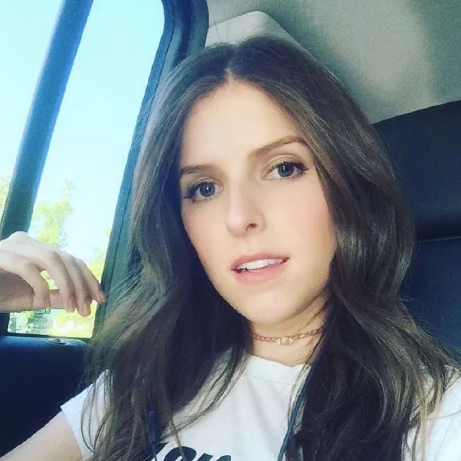 Anna Kendrick a fost înșelată timp de un an de iubit! Actriței i-a fost foarte greu să creadă, deși dovezile erau clare