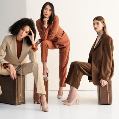 Primăvara prinde contur: Alege sacourile perfecte pentru a înfrunta vremea schimbătoare cu stil