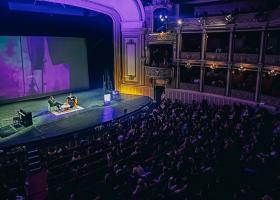 Lavinia Bârlogeanu despre „iubirea care minte și ura care spune adevărul” la Gala Bookzone 2026