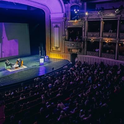 Lavinia Bârlogeanu despre „iubirea care minte și ura care spune adevărul” la Gala Bookzone 2026