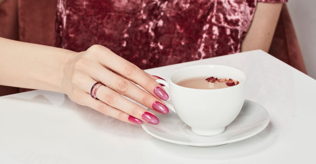 OPI prezintă noul Velvet Vision Gel Effects – Gel Magnetic de unghii