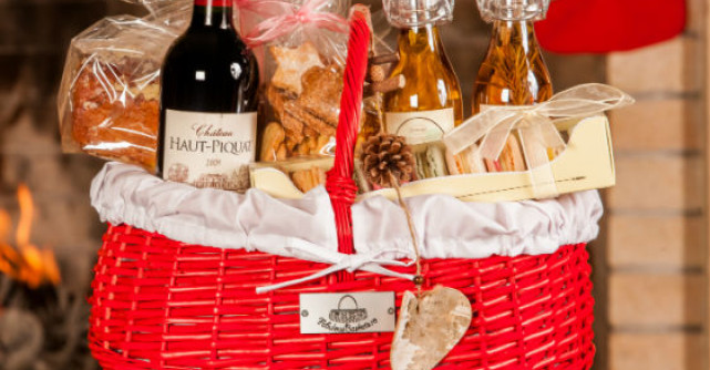 Iarna aceasta Fabulous Baskets iti aduce bradul de Craciun acasa