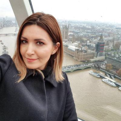 Destinația inedită în care Ela Crăciun își va petrece Sărbătorile. Copiii vor fi încântați!