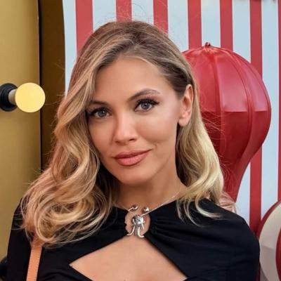 Durere ascunsă în spatele zâmbetului? Andreea Ibacka, singură cu Namiko pe litoral, după divorț!