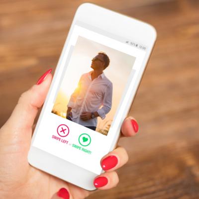 Sunt Lorena și cred că ți-aș da swipe right pe Tinder