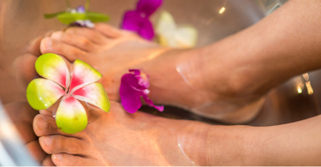 Cum îți îngrijești tălpile și pedichiura într-un mod sănătos