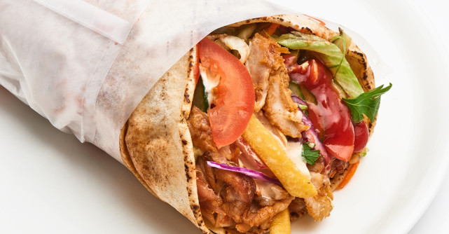 Câte calorii are o SHAORMA? Este bombă calorică sau preparat sănătos?