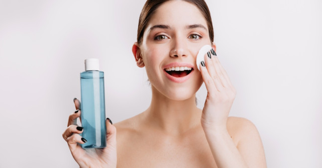 Ritualul blândeții: tonere naturale pentru ten care îți redau echilibrul