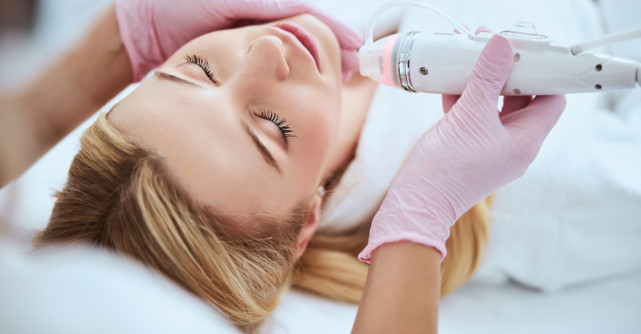 De ce să alegi microneedling pentru un ten mai ferm și mai luminos?   