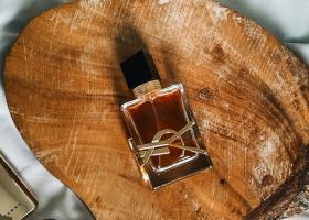 6 parfumuri cu care poți suci mințile oricărui bărbat (fără să încerci prea tare)