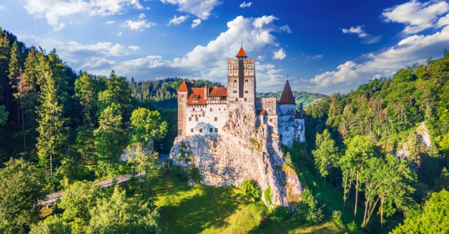 Străinii revin în România. Câte milioane de euro au lăsat turiștii  la Bran?