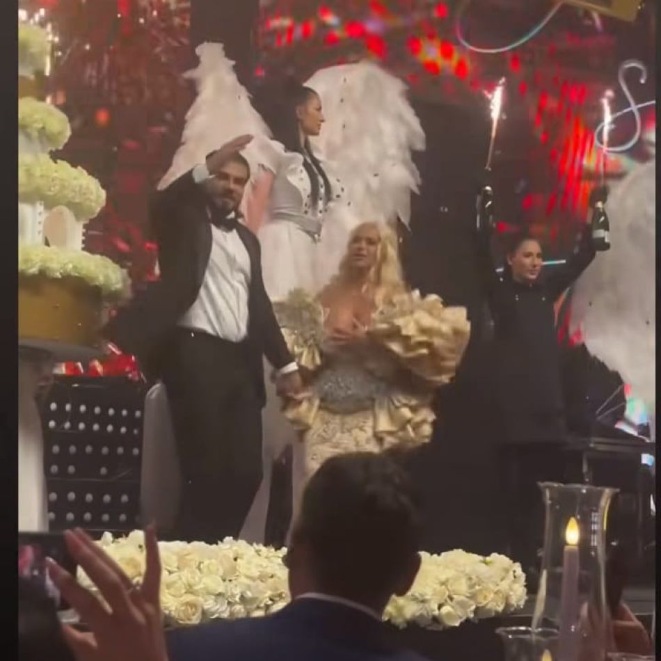 Imagini de la nunta de basm a Andei Adam cu Yosif Mohaci. Cum arată rochia de mireasă care a cântărit 20 de kilograme?