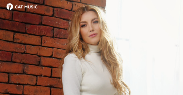 Elena lansează o baladă romantică plină de emoție: 'Brațele'