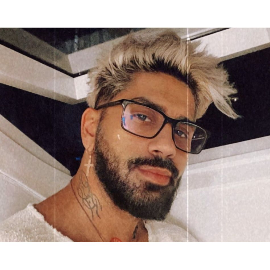 Connect-R, luat la rost de internauți, cu privire la credință. Fanii îl acuză că va da socoteală pentru gestul său!