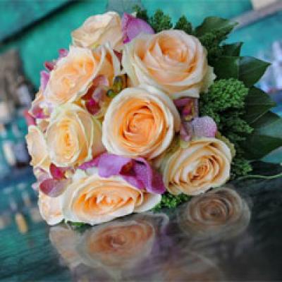 In 2011 se poarta nuntile Altfel!