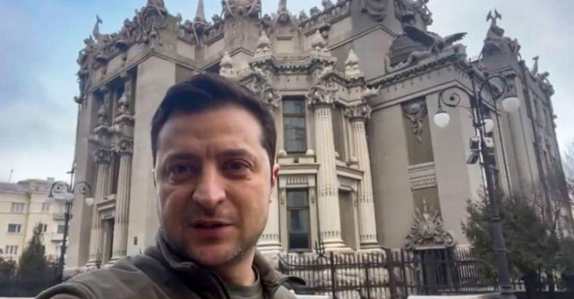 Mesajul lui Vladimir Zelenski pentru jurnalista care a întrerupt o transmisiune live cu declarația sa anti-război 