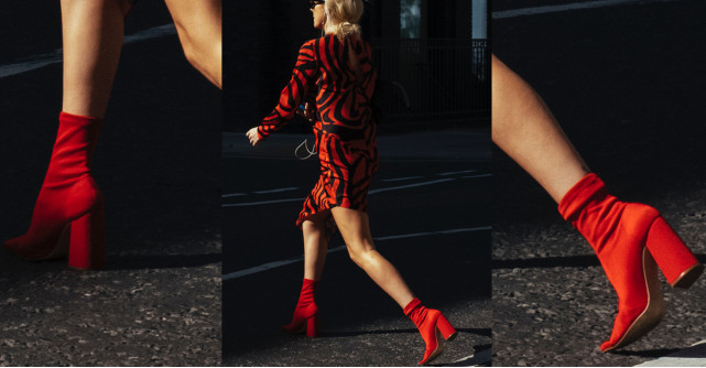 Botinele cu tocul gros în culori tari aduc un plus de efect