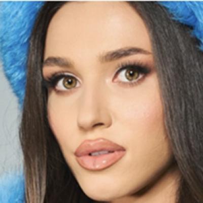 Ioana Ignat aduce magia Sărbătorilor mai aproape cu un nou colind: Crăciun din nou