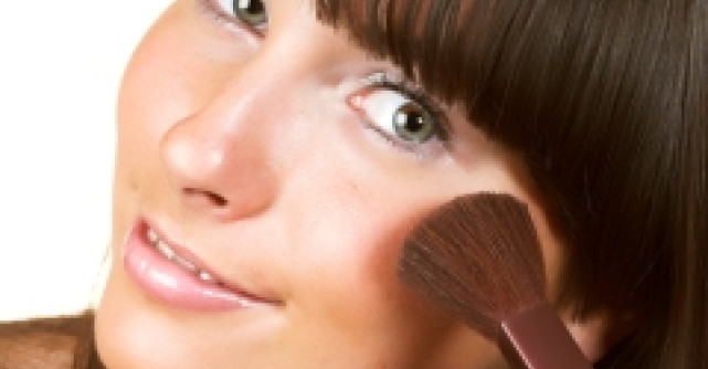 Practic: Cum sa te dai cu blush; sfaturi de la Terry Barber