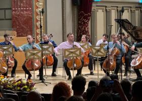 De la Bohemian Rhapsody la Game of Thrones: spectacol cu 20 de violoncele pe scenă