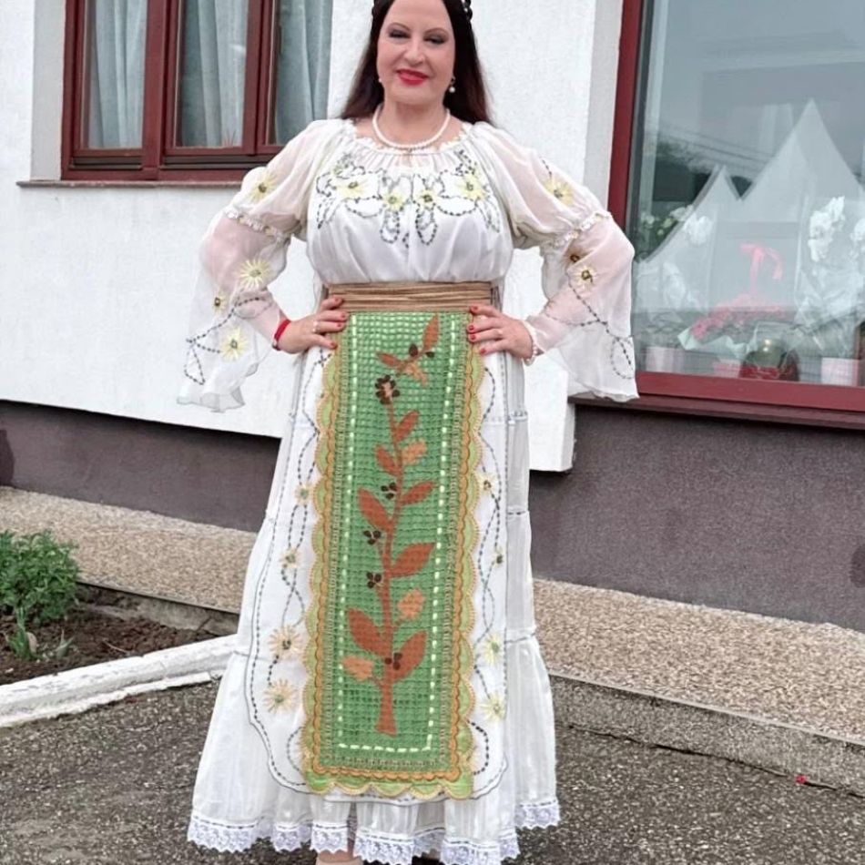 Maria Dragomiroiu, apariție spectaculoasă la cei 70 de ani. Artista a cucerit internetul cu imaginile de la plajă