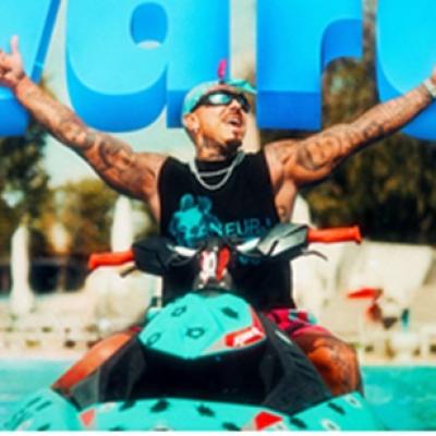  Alex Velea instigă la petrecere în Pierde Vară