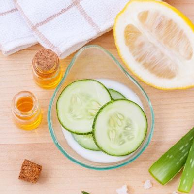 6 soluții naturale pentru curățarea tenului