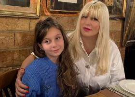 Elena Udrea, copleșită de emoții la începutul școlii. Momentul în care și-a văzut fiica în clasă: Îmi dau lacrimile...