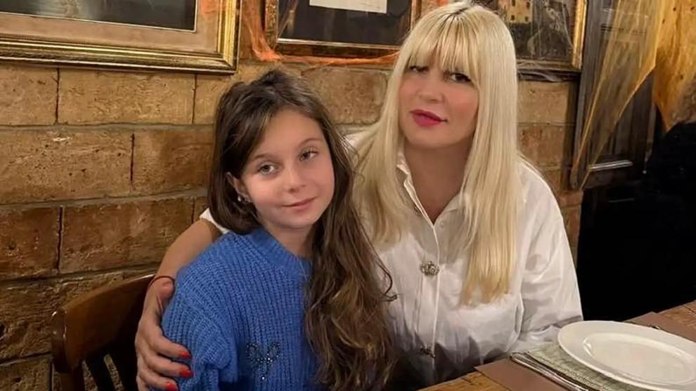 Elena Udrea, copleșită de emoții la începutul școlii. Momentul în care și-a văzut fiica în clasă: Îmi dau lacrimile...