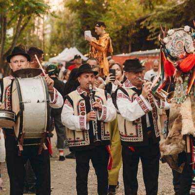 Trei zile de muzică, dans și apusuri pe Lacul Tei: Balkanik Festival revine între 28–30 august