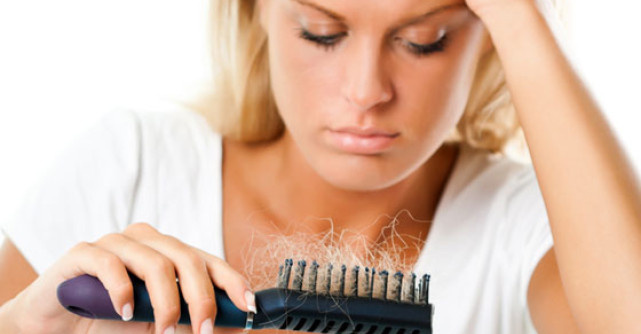 5 Remedii naturiste pentru CADEREA PARULUI