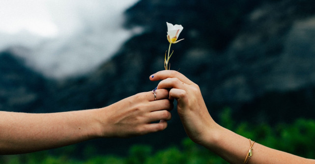 Dragă Alma, cel mai bun prieten al meu s-a îndrăgostit de mine. Cum scap din această situație?