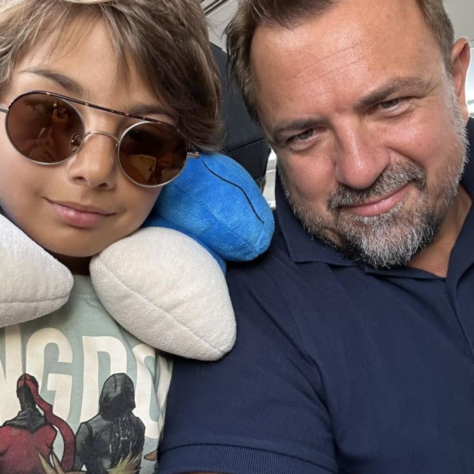 Avion întors din drum, noapte petrecută la etajul 25! Horia Brenciu, blocat în Kuala Lumpur în plin război 