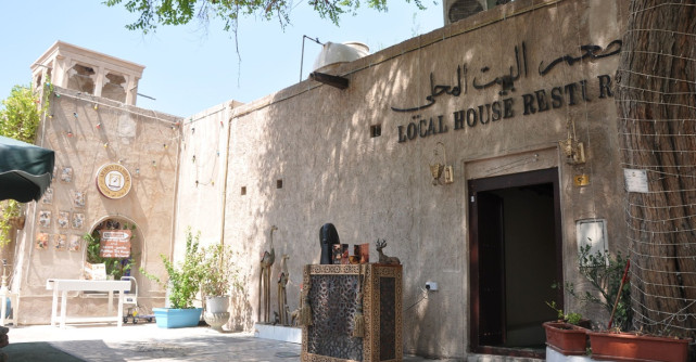 De la bucătării tradiționale la festinuri în deșert: o aventură culinară în Dubai