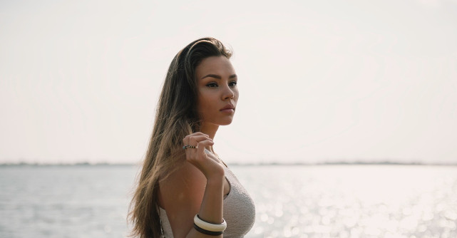 Rutina de beauty care ține pasul cu zborurile, canicula și zilele lungi de vară