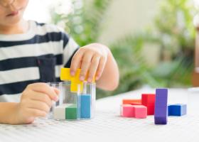 Specialiști din SUA vin la București pentru a susține un program dedicat înțelegerii și integrării persoanelor cu autism