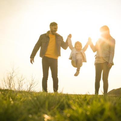 Părinții, ghizi în lumea interioară a copiilor: Sfaturi practice pentru îngrijirea și susținerea copiilor introvertiți