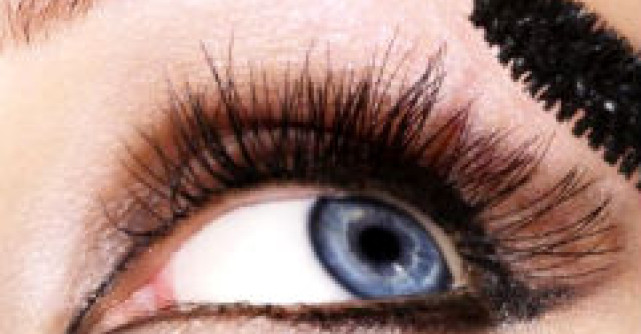 Practic: Cum sa-ti faci machiajul ca  Rihanna