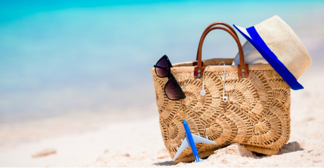 Cu chef de hoinarit: 5 modele de genti de plaja in care sa iti incapa voia buna