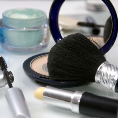 Top 4 produse de make-up indispensabile