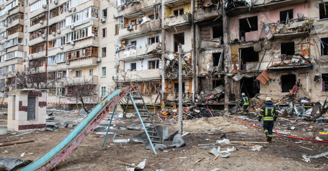 Ruși au atacat Kievul în această dimineață! O tânără s-a filmat în timp ce a fost lovită de unde de șoc provocată de o explozie