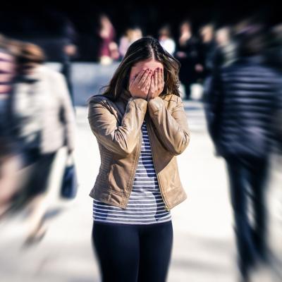 Cum știi dacă ai un atac de panică și ce trebuie să faci ca să îl controlezi
