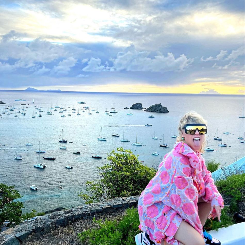 Cine este iubitul misterios al Corinei Bud? După un divorț dureros, artista și-a găsit liniștea în brațele unui om de afaceri