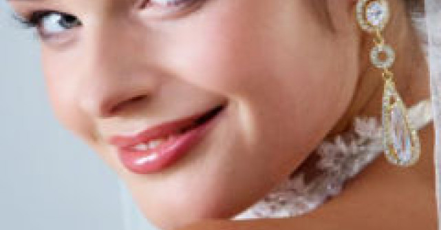 Bijuterii si accesorii ultrafeminine pentru mirese