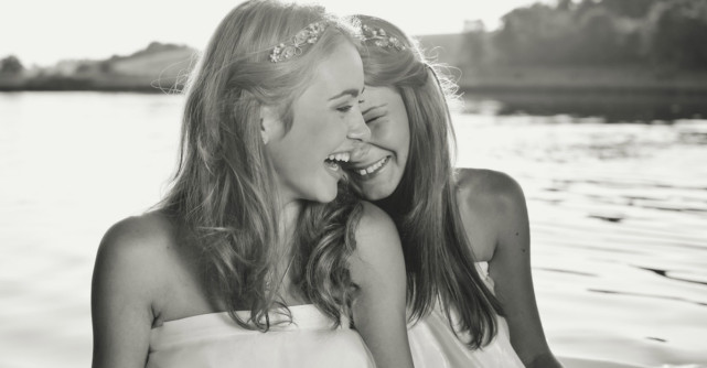 Cele mai puternice femei au pe cineva, acolo sus, care le vegheaza