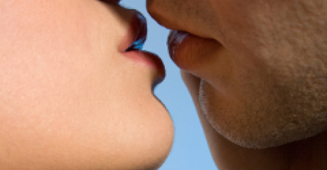 Video: Vezi aici sarutul anului 2011