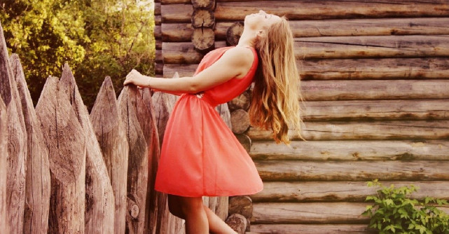 Trucuri vestimentare care te fac să pari cu 10 ani mai tânără