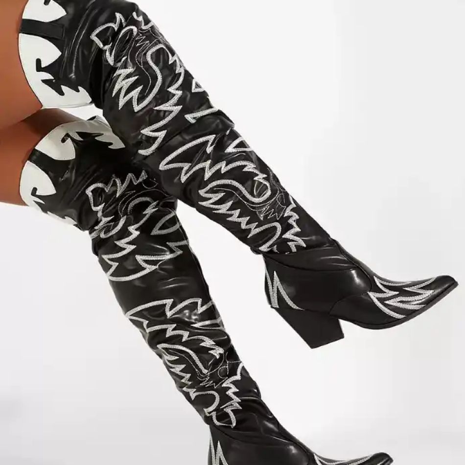 Vedetele sezonului rece: Cizmele lungi de damă