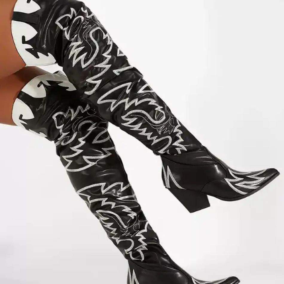 Vedetele sezonului rece: Cizmele lungi de damă