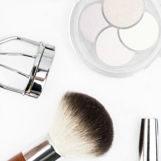 5 obiecte care te ajuta sa obtii rapid machiajul dorit